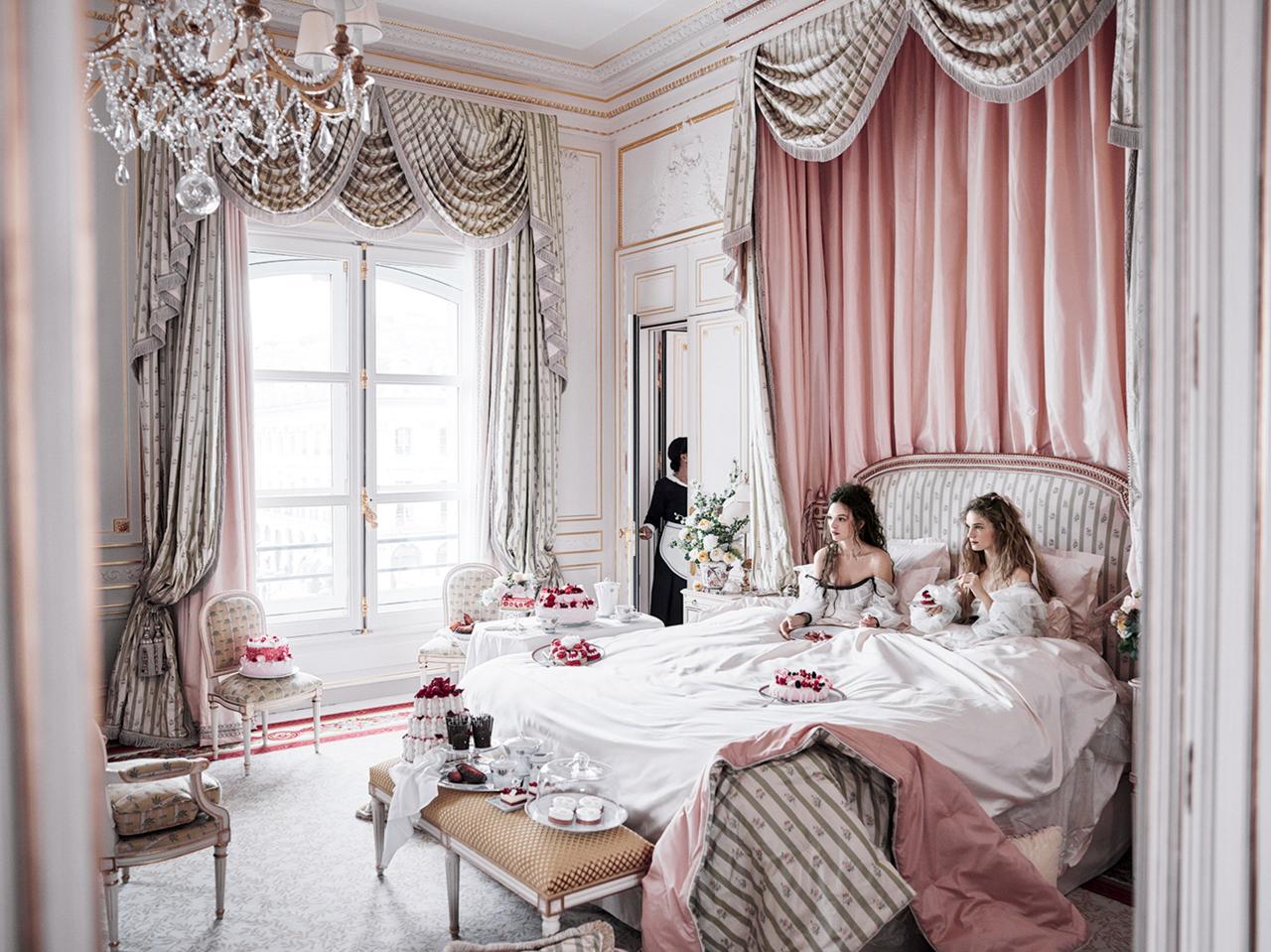 Luxury hotels near popular tourist attractions in Paris