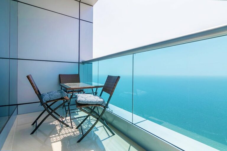 Finding luxury apartments with spacious balconies and breathtaking ocean views