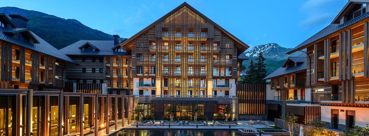 Best hotels with breathtaking mountain views and hiking trails in Switzerland