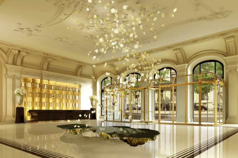Luxury hotels near popular tourist attractions in Paris