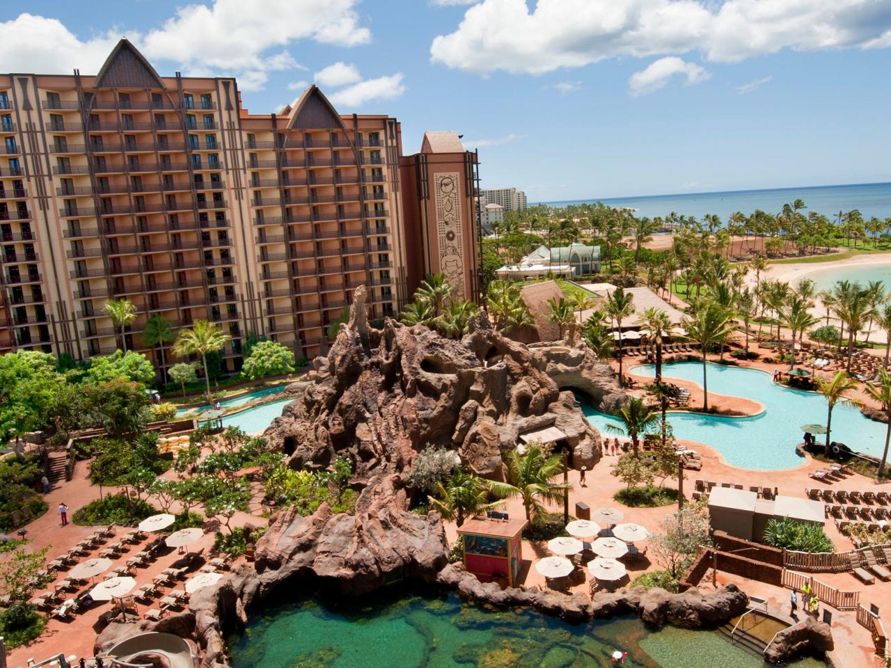 Family-friendly resorts with excellent childcare services in Hawaii