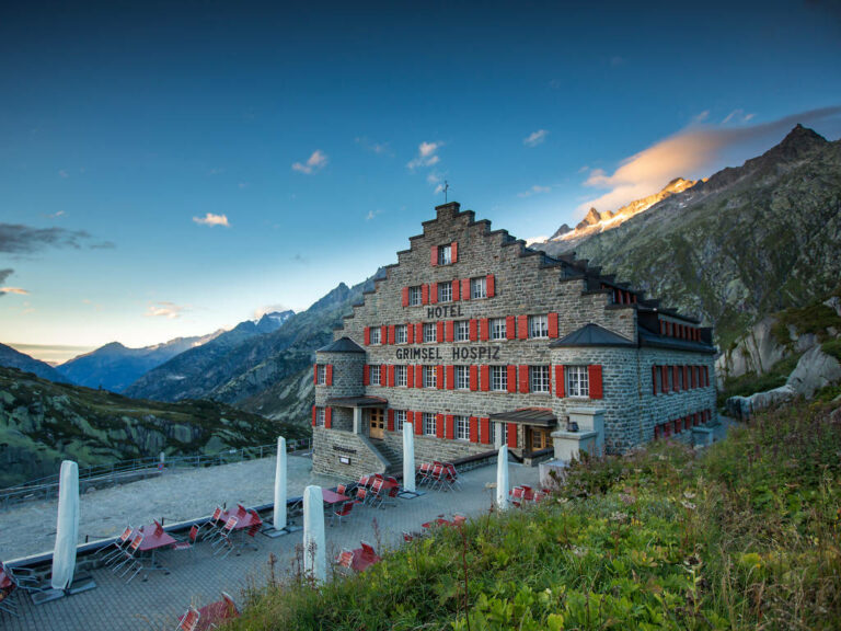 Best hotels with breathtaking mountain views and hiking trails in Switzerland