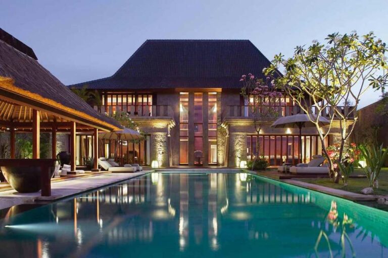 Luxury hotels with stunning infinity pools and spa services in Bali