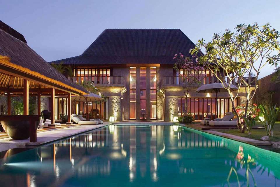 Luxury hotels with stunning infinity pools and spa services in Bali