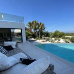 Finding the perfect villa for a romantic getaway with breathtaking sunsets