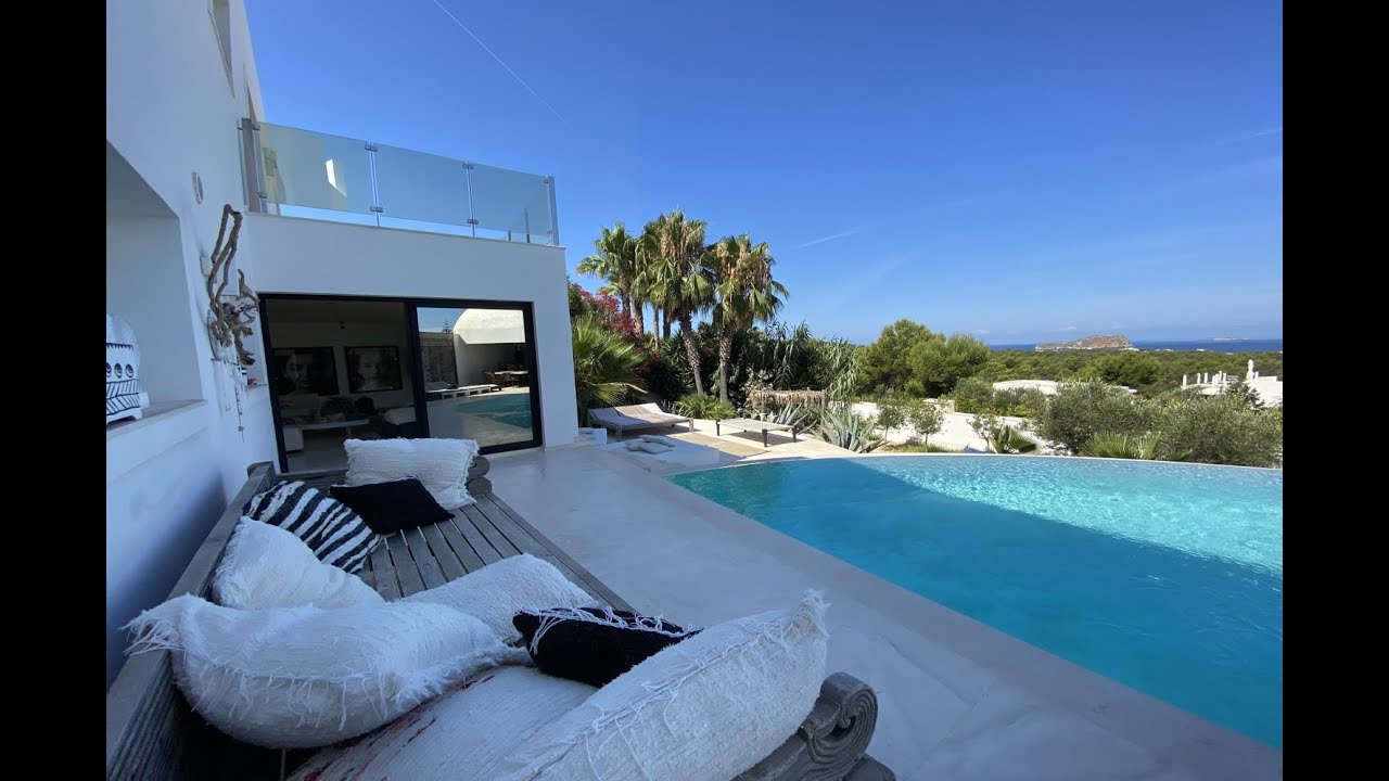 Finding the perfect villa for a romantic getaway with breathtaking sunsets